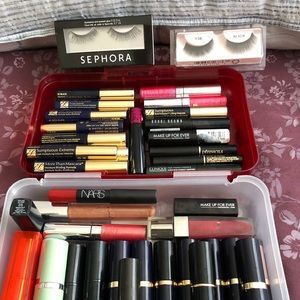 Lipsticks/eye lashes/Mascara